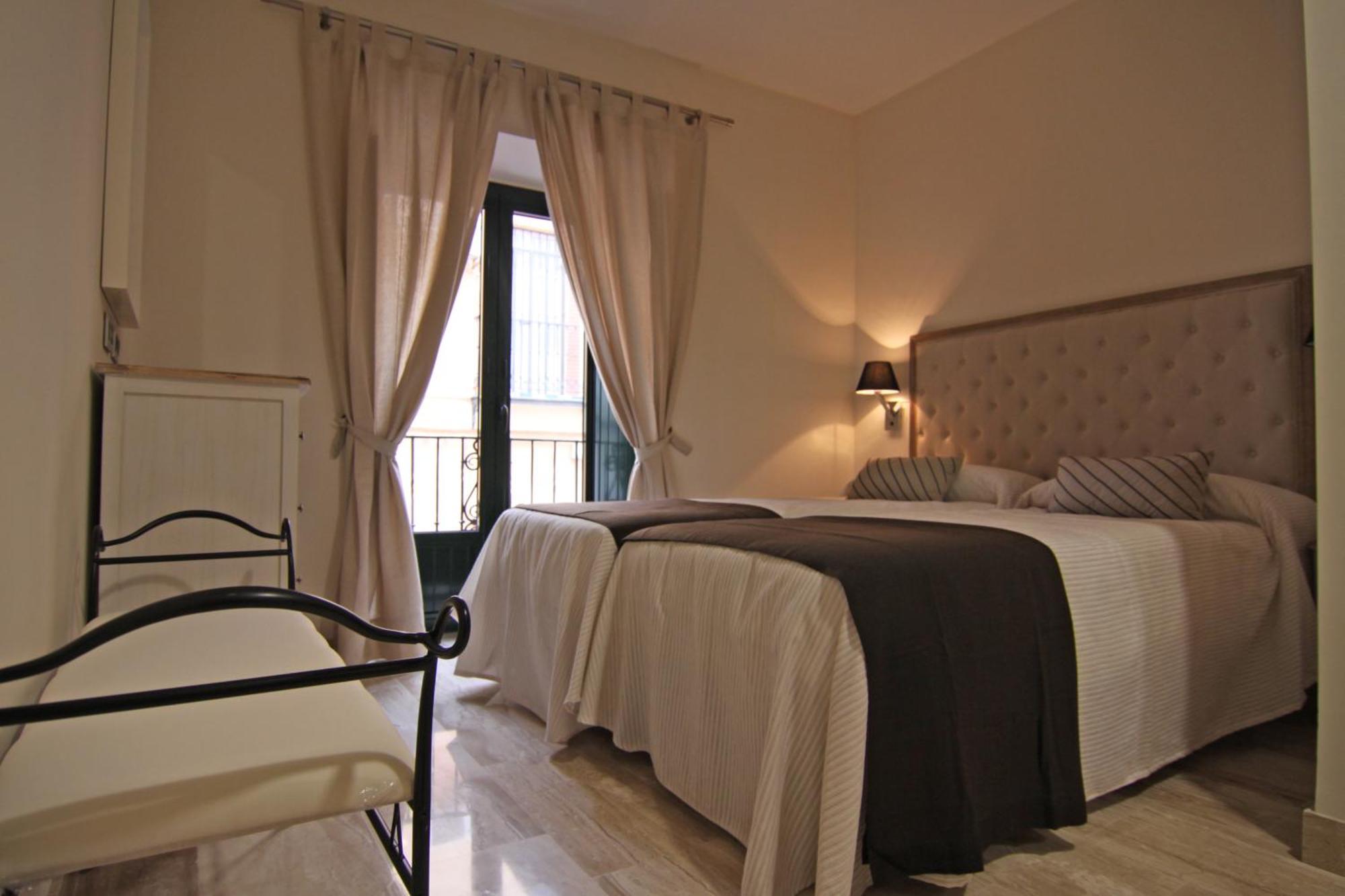 Apartamentos Living Sevilla Centro Maestranza エクステリア 写真