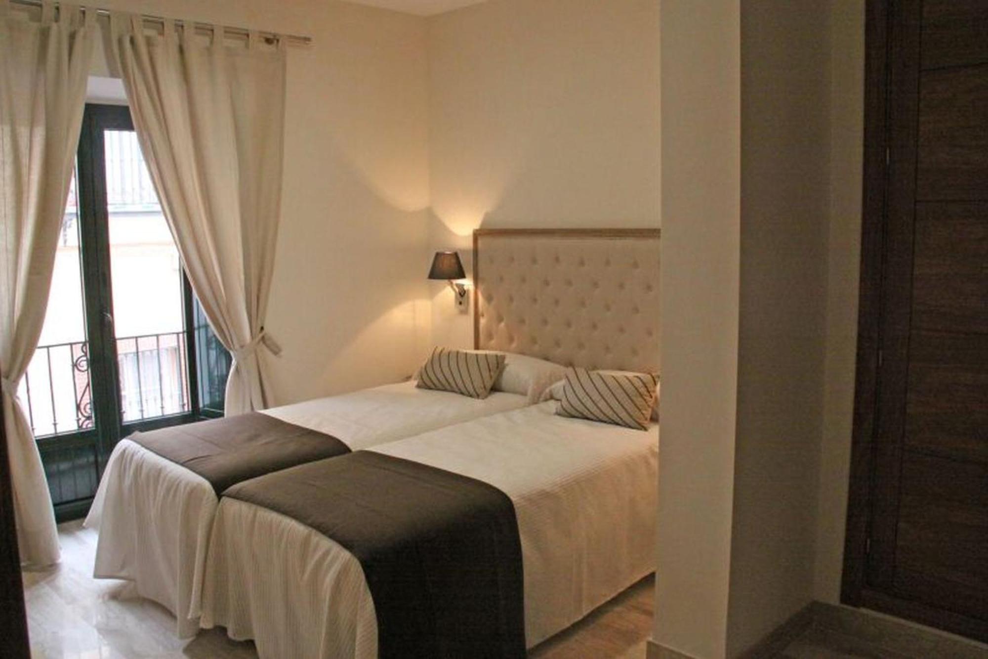 Apartamentos Living Sevilla Centro Maestranza エクステリア 写真