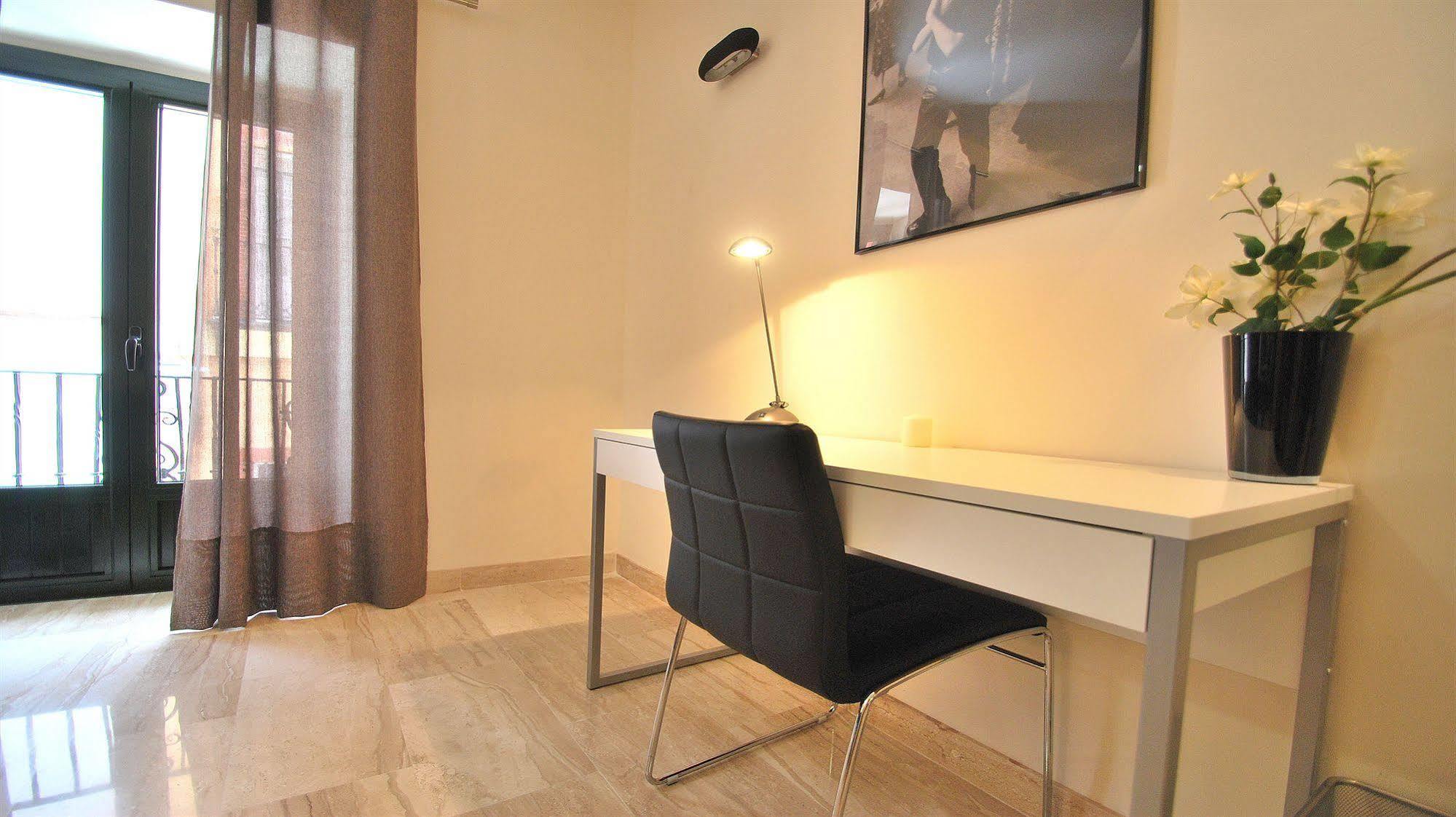Apartamentos Living Sevilla Centro Maestranza エクステリア 写真