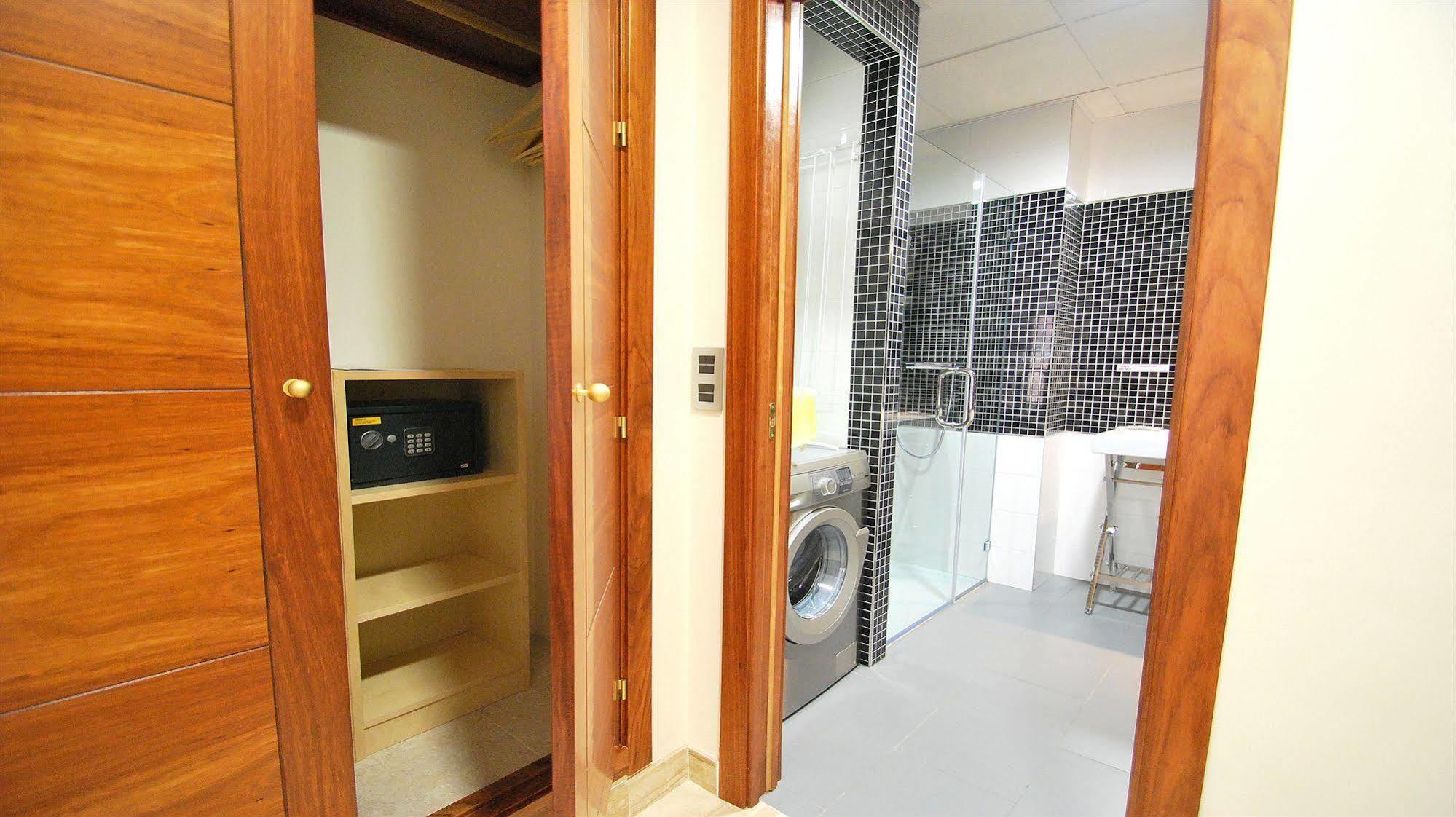 Apartamentos Living Sevilla Centro Maestranza エクステリア 写真