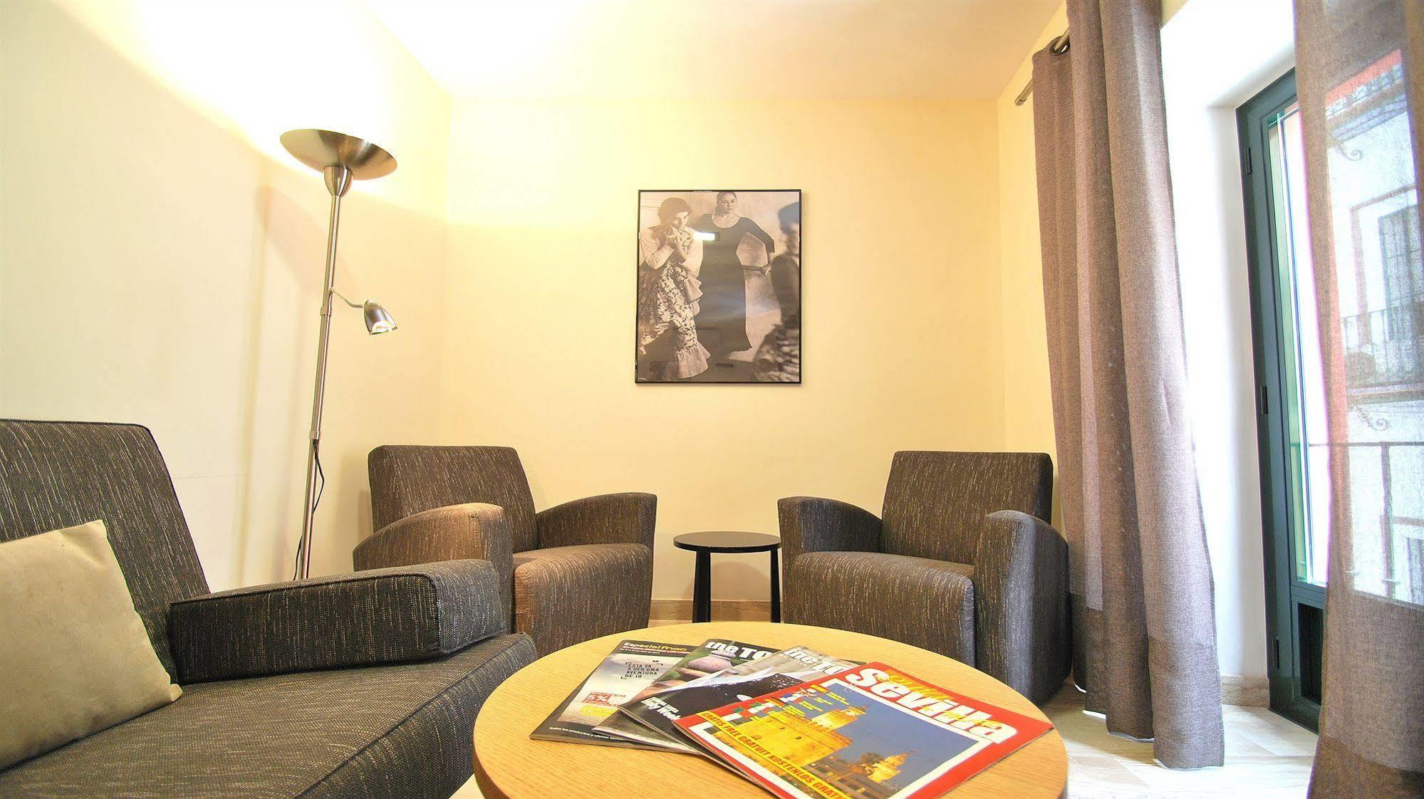 Apartamentos Living Sevilla Centro Maestranza エクステリア 写真