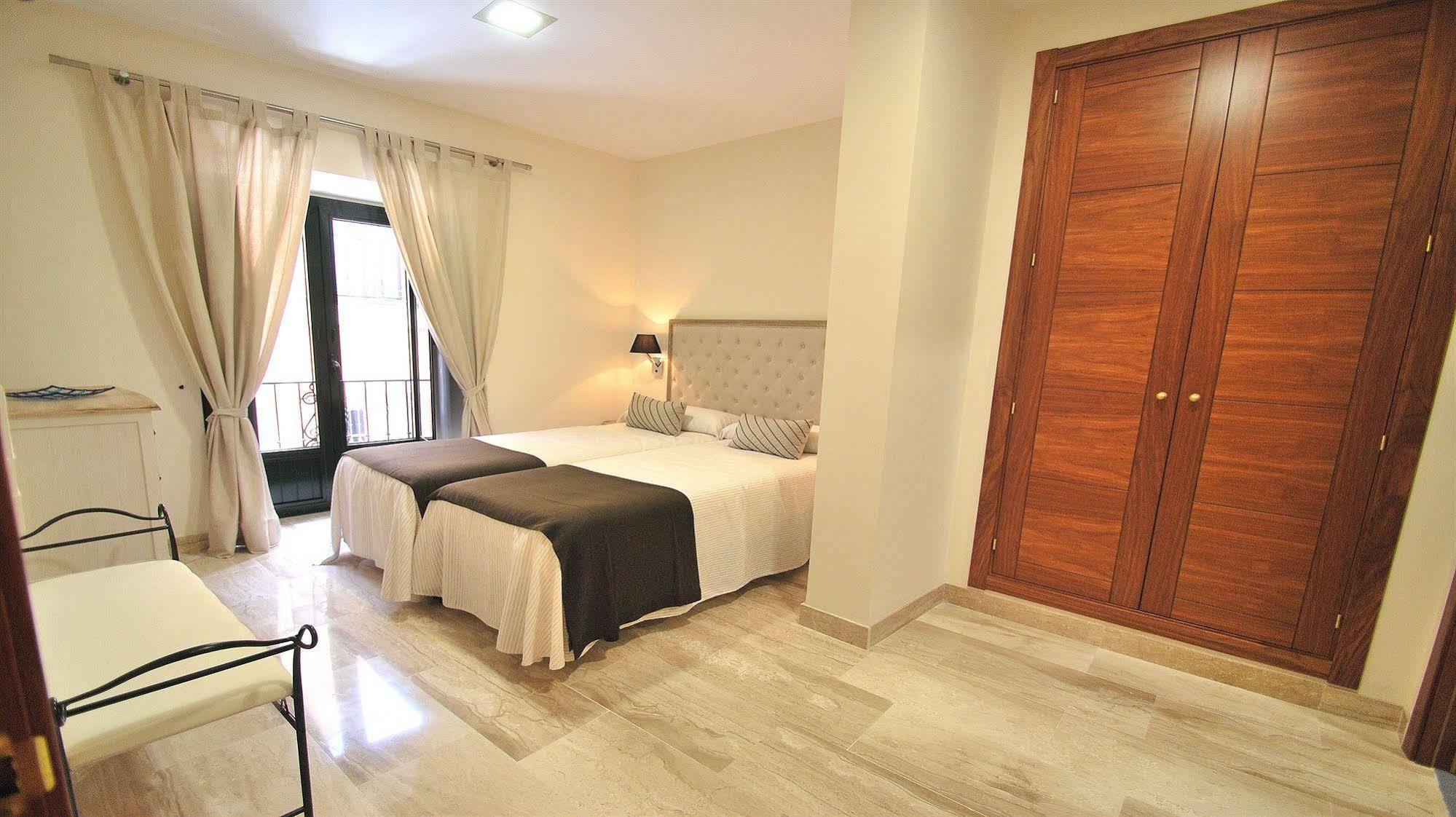 Apartamentos Living Sevilla Centro Maestranza エクステリア 写真