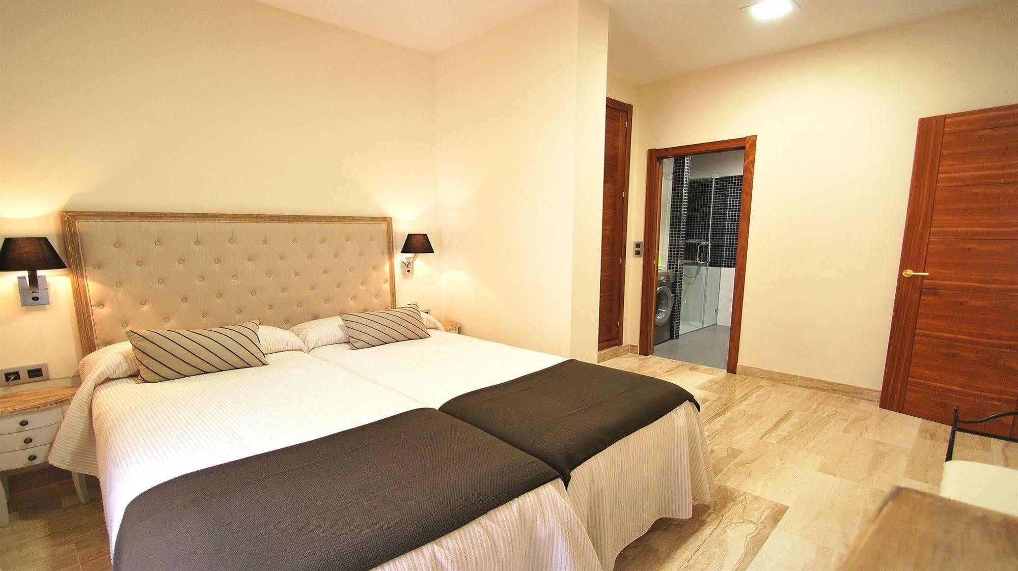 Apartamentos Living Sevilla Centro Maestranza エクステリア 写真