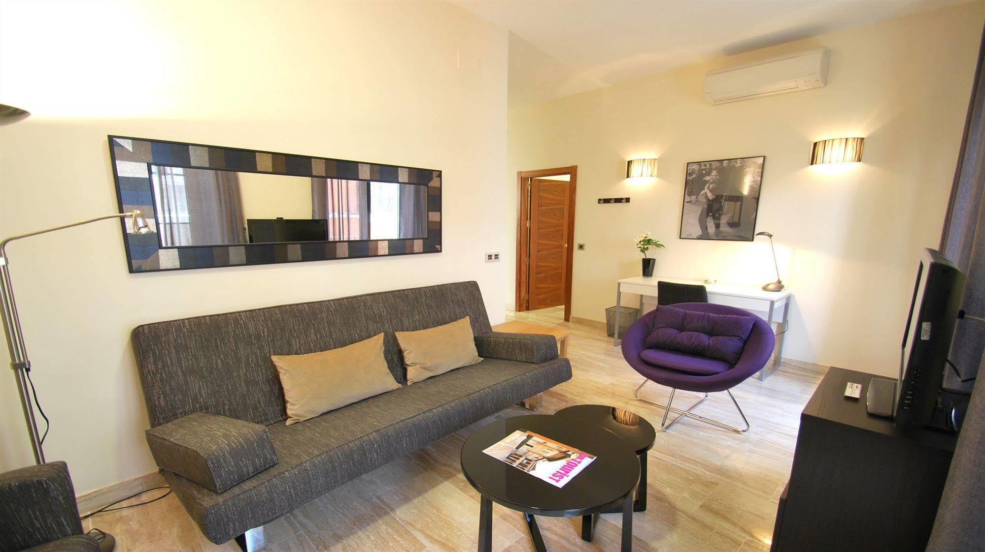 Apartamentos Living Sevilla Centro Maestranza エクステリア 写真