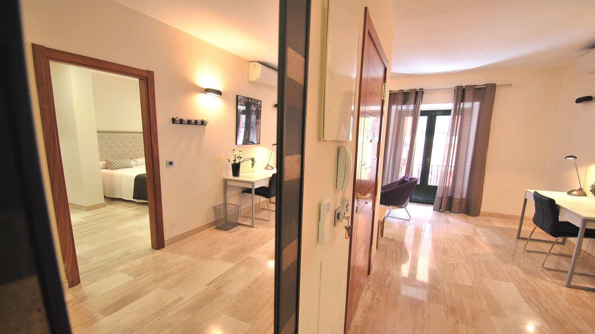 Apartamentos Living Sevilla Centro Maestranza エクステリア 写真
